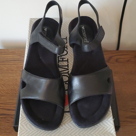 NWT Black Sandals - Picture 2 of 6